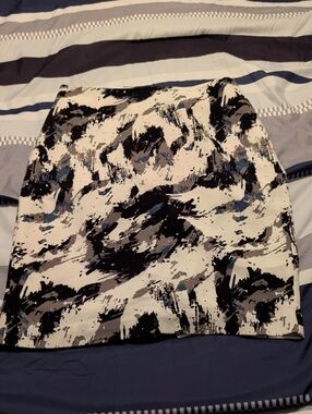 Abstract Brushstroke Print Pencil Skirt - Black, White & Blue